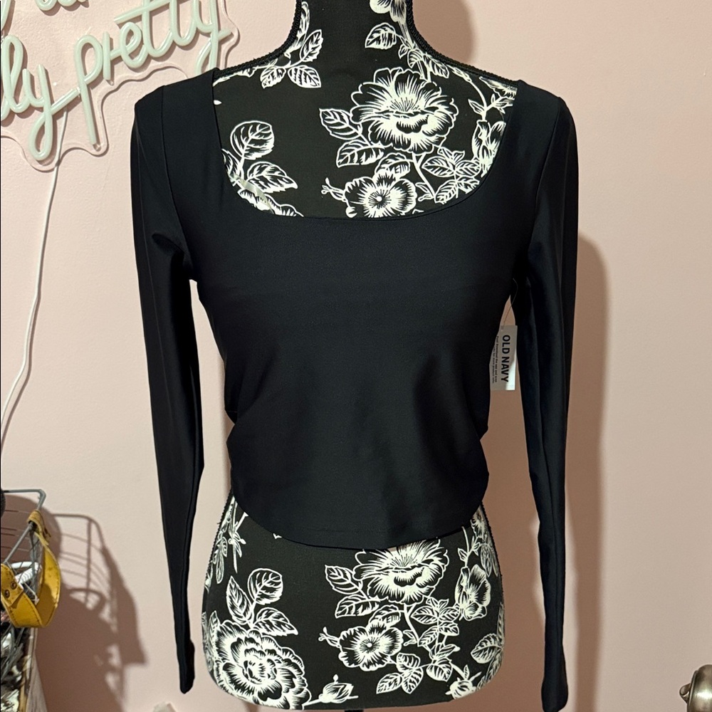 Old Navy Black Long Sleeve Crop Top